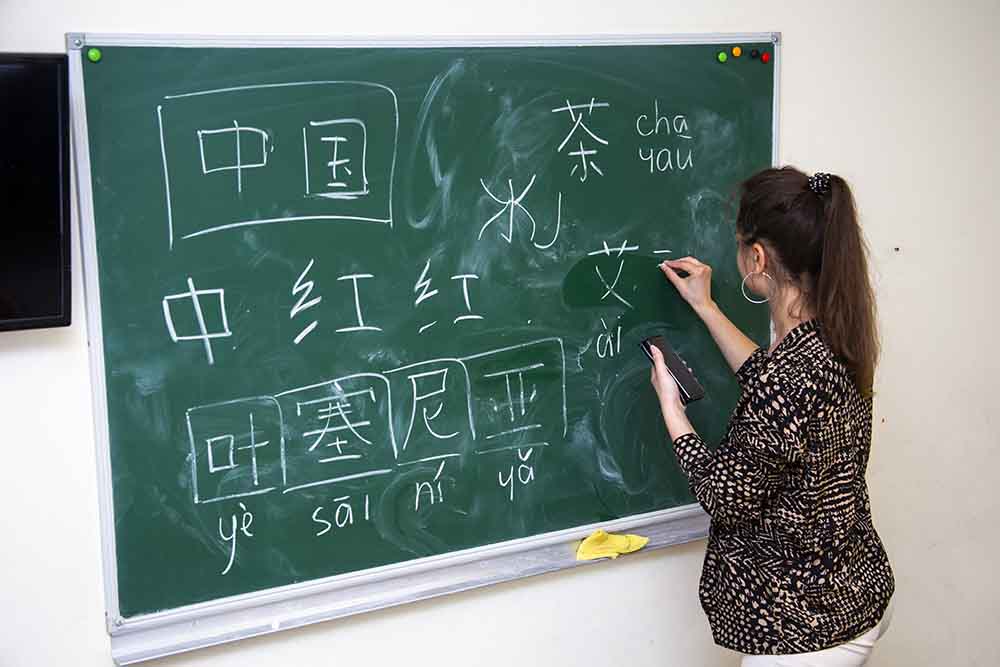 Cracking the Mandarin Code: Tips for Learning in Hong Kong